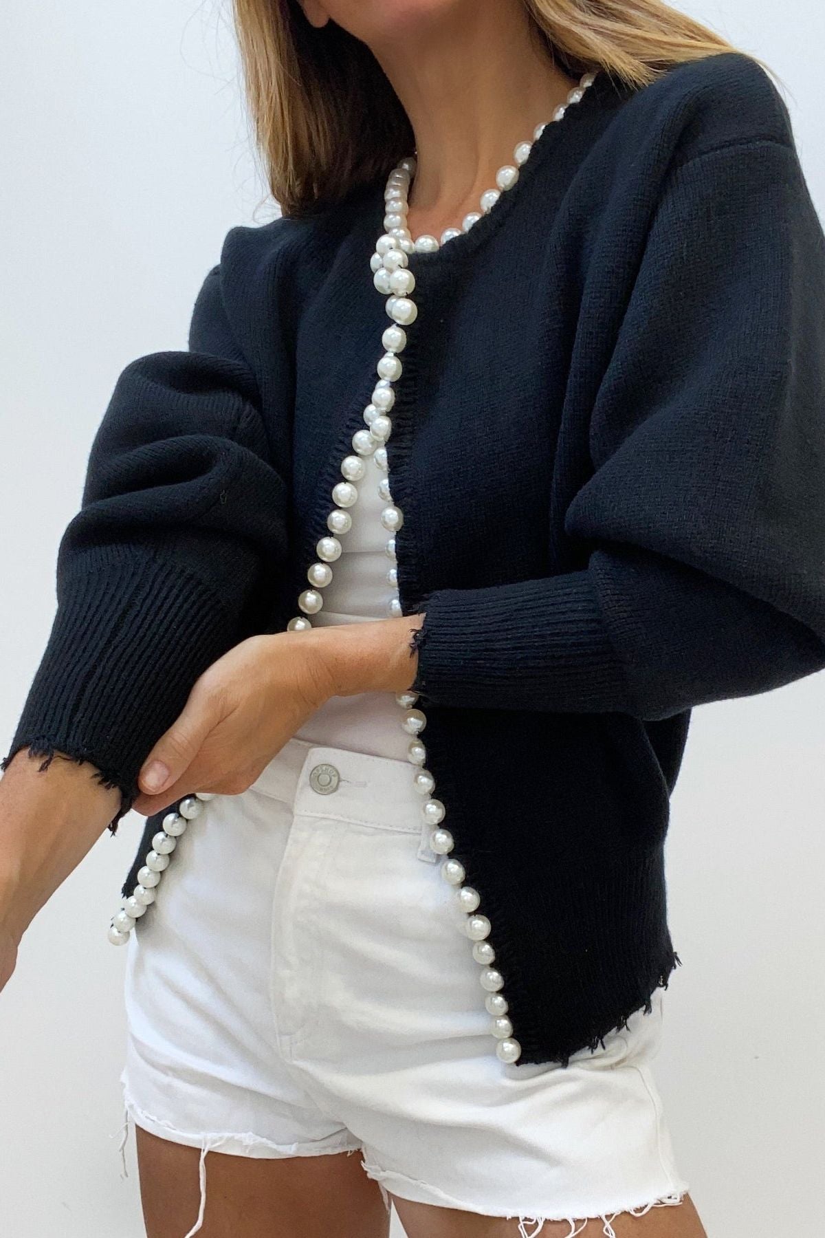 Women's cropped knit cardigan - Elegant and feminine