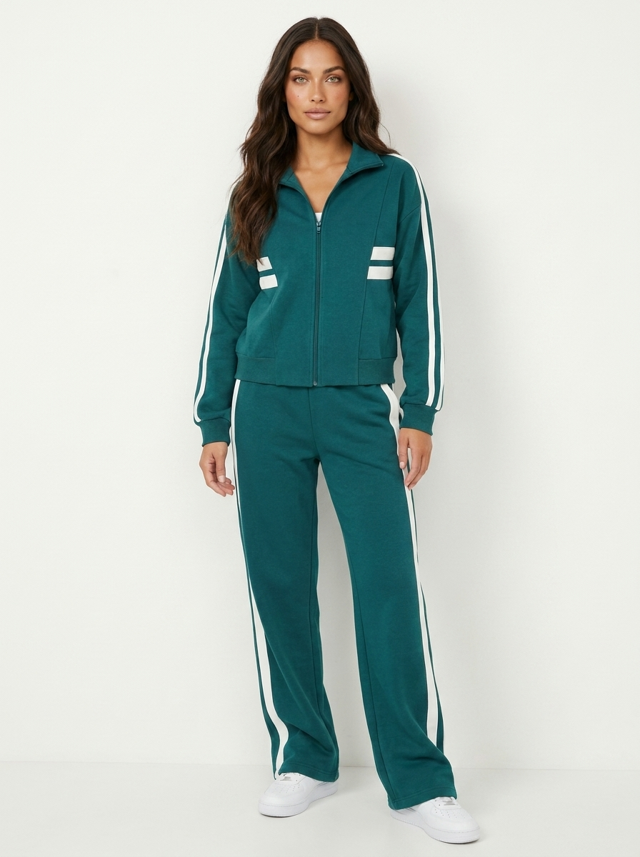 Women's two-piece tracksuit set - Sporty and modern