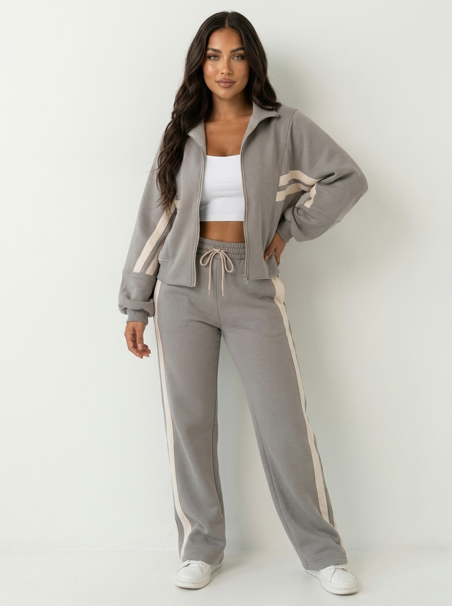 Women's two-piece tracksuit set - Sporty and modern